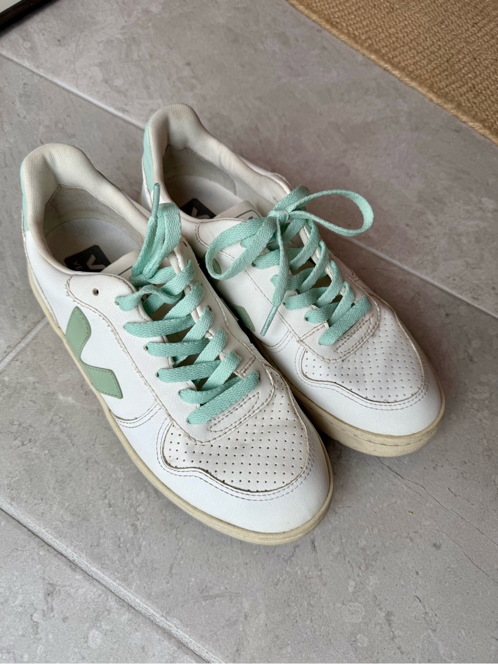Veja V-10 Sneakers in White Matcha Size 39, US 8